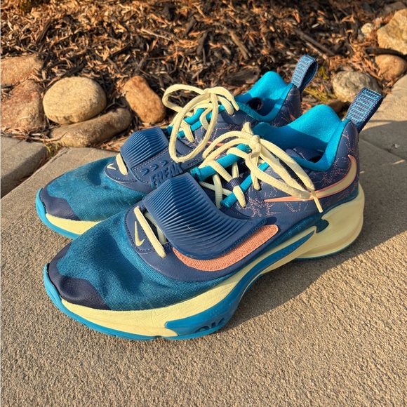 Nike Shoes - Nike Sneakers EUC Size Unisex 8.5